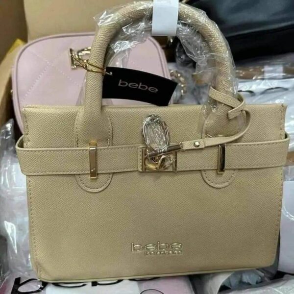 465720347_122140516268329686_3213446428110073362_n.jpg Mixed pallet of ladies hands bags
