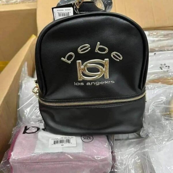 465784576_122140516184329686_3946292657600770004_n.jpg Mixed pallet of ladies hands bags
