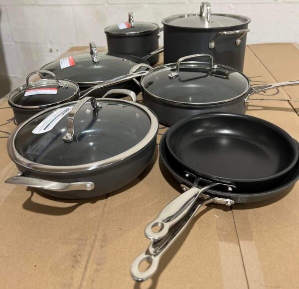 469647273_122105660156656091_4882171962349337135_n.jpg Cookware sets pallet