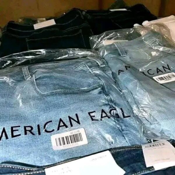 470810389_122125923542531117_6416755033393059500_n.jpg American eagle jeans pallet