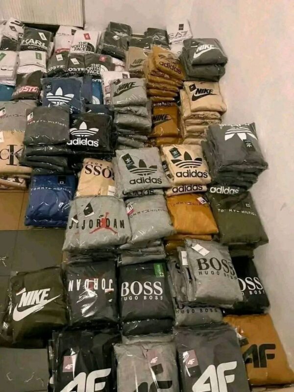 470835381_122147603168329686_1860000241389060870_n-1.jpg Mens and women sweatshirts pallet