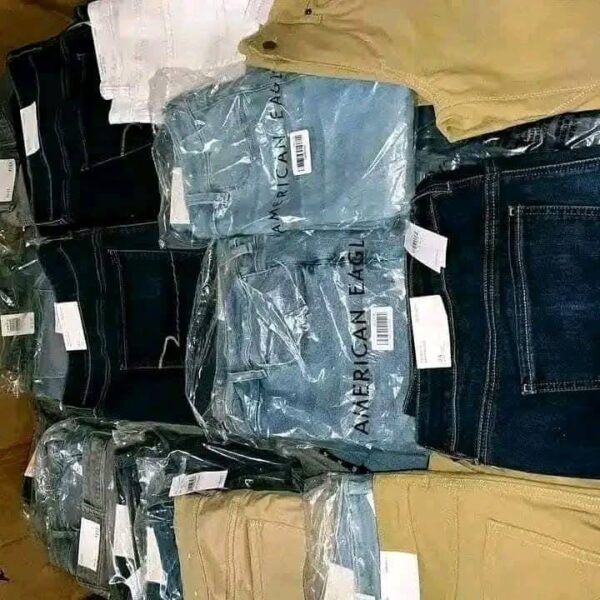 471190632_122125923590531117_7768946059149275718_n.jpg American eagle jeans pallet