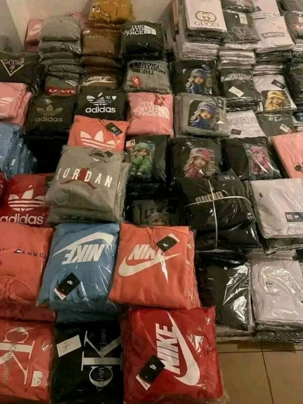 471364828_122147603204329686_7153755354129454673_n.jpg Mens and women sweatshirts pallet