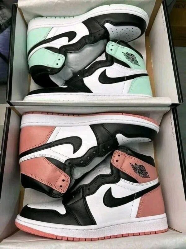 472330944_122200786838232436_5530255224102015174_n.jpg Pallet of sneakers