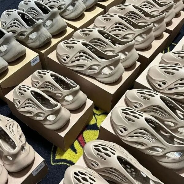 Yeezy Foam Runners Pallets