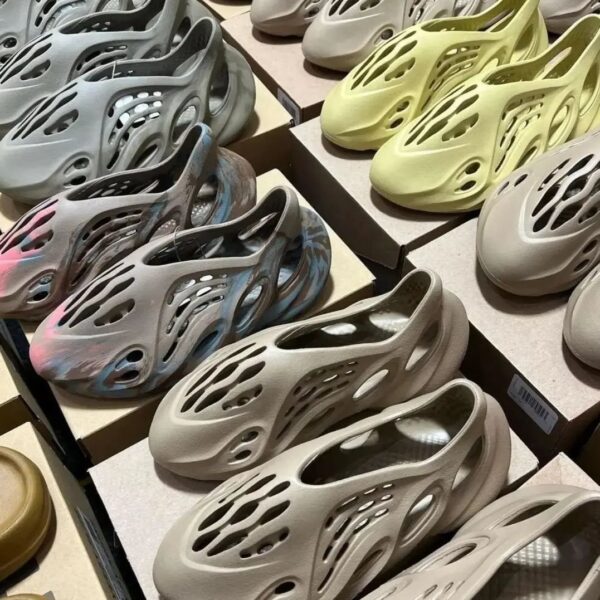 Yeezy Foam Runners Pallets