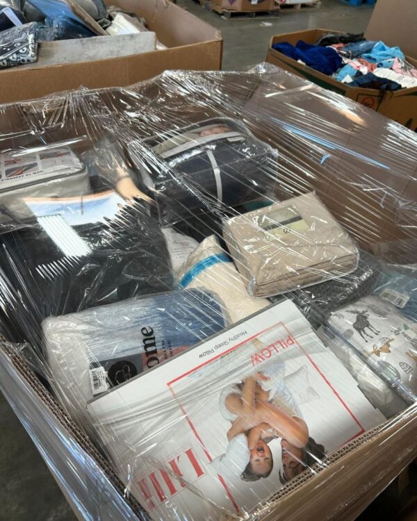 photo_5900063748259955756_y.jpg bed comforter Pallet