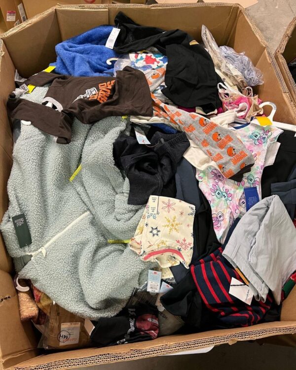 photo_5978593011904397487_y.jpg kids clothes pallet