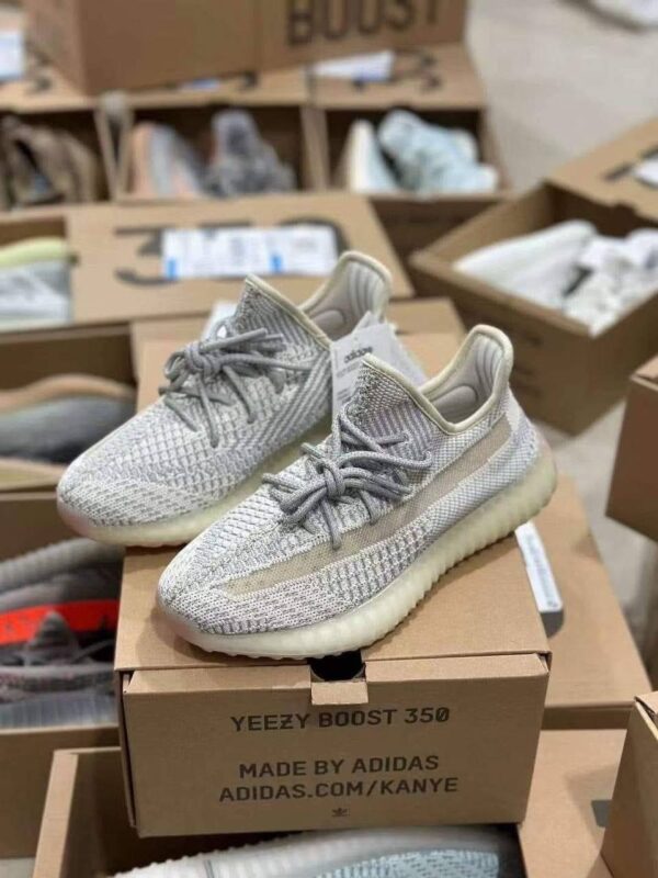 Yeezy Boost 350 v2 Pallets