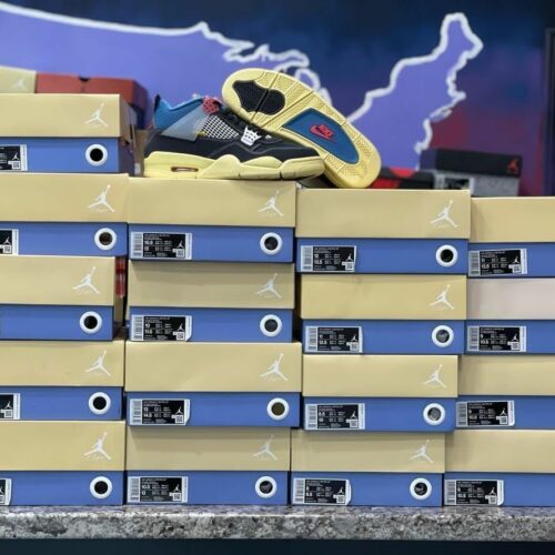 This pallets contains 30 pairs of mix Jordan shoes.