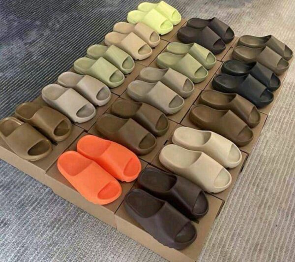 yeezy-slides-1.jpg Yeezy Slides pallet